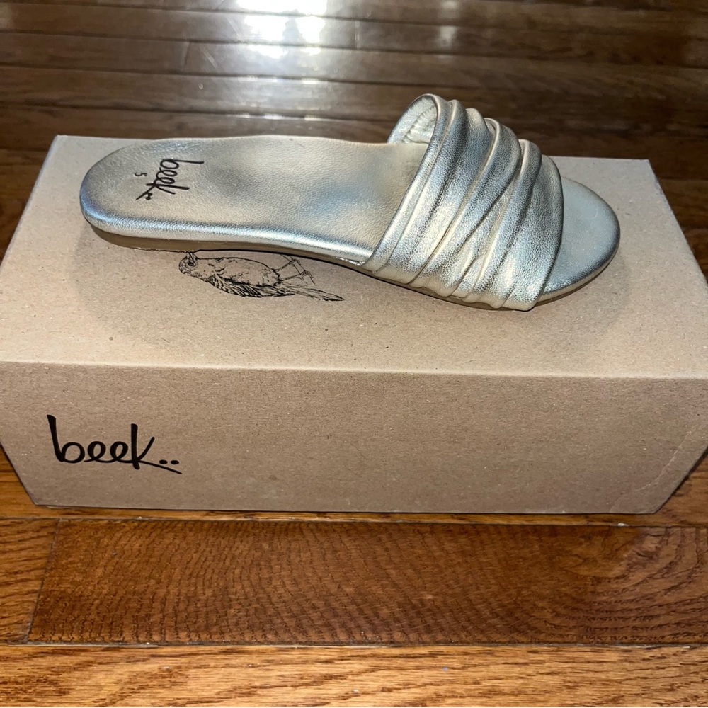 Beek Songbird Slide Sandals Platinum Women’s Size 5 Soft Scrunched Leather - Picture 7 of 12